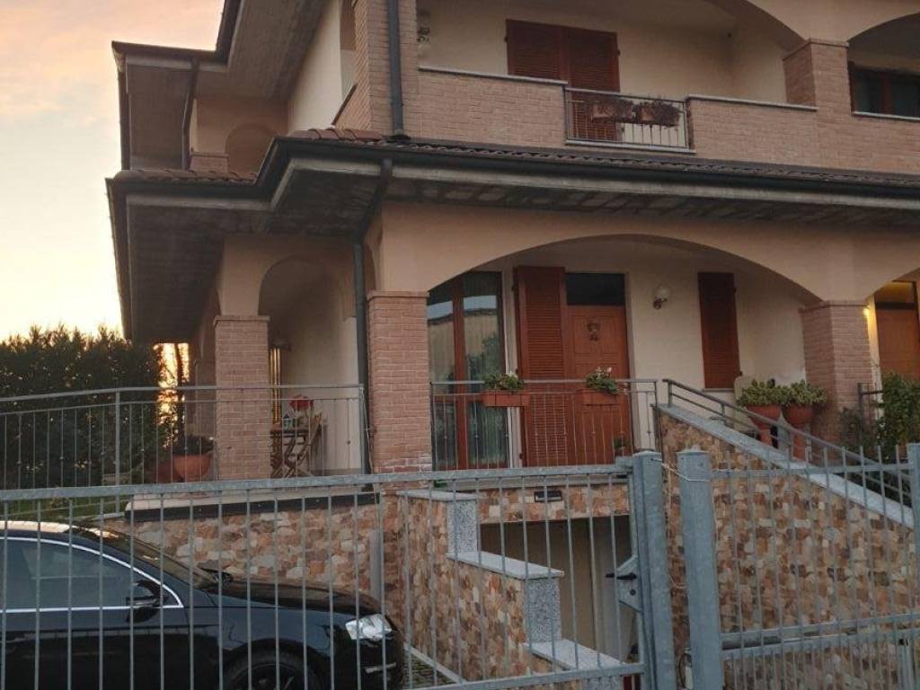 casa indipendente in vendita a Sant'Angelo Lodigiano in zona Domodossola