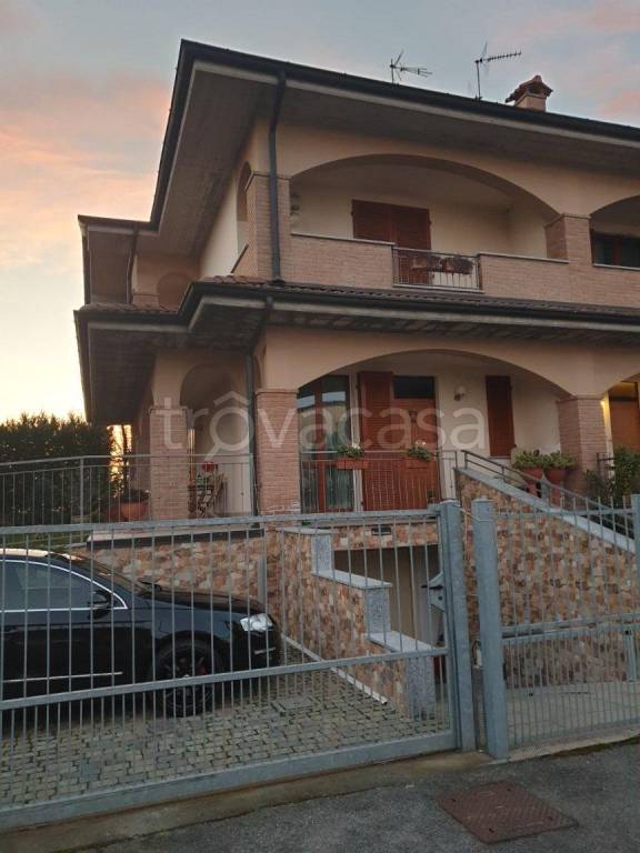 casa indipendente in vendita a Sant'Angelo Lodigiano in zona Domodossola