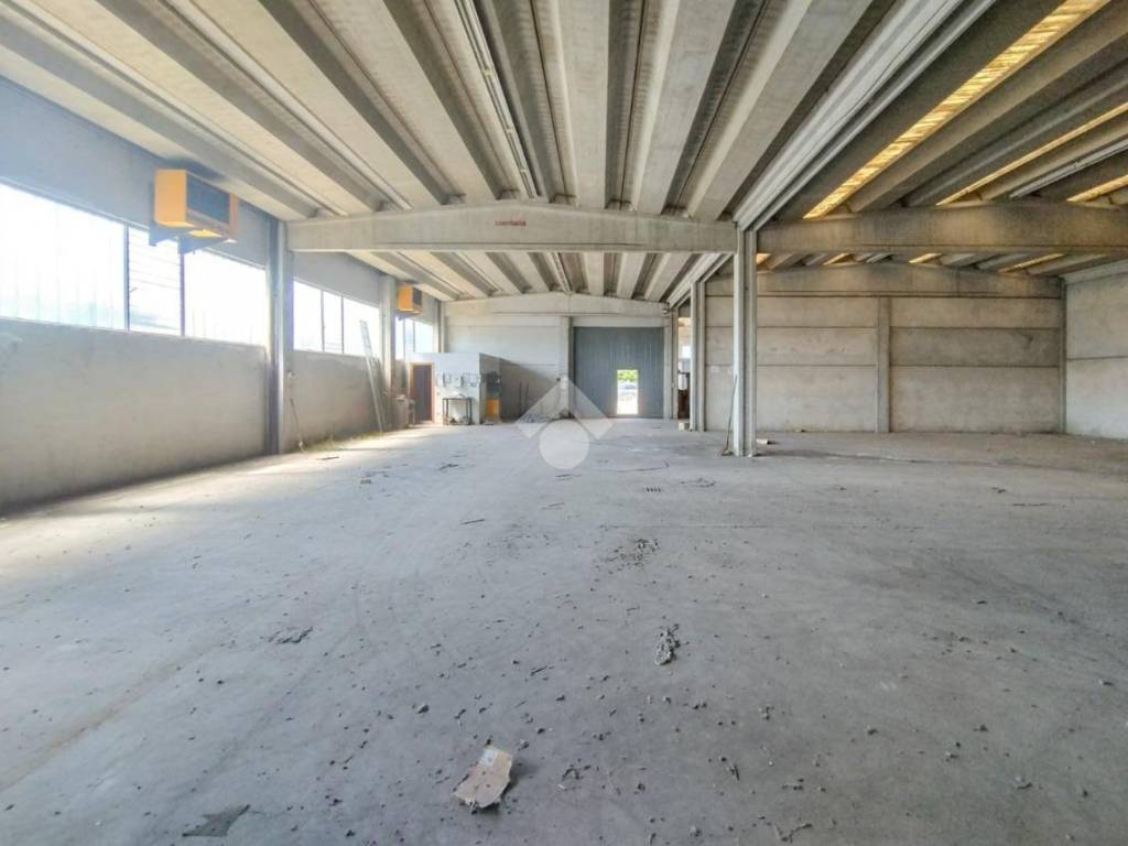 capannone in vendita a Sant'Angelo Lodigiano