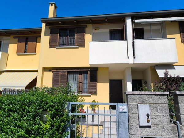 casa indipendente in vendita a Sant'Angelo Lodigiano