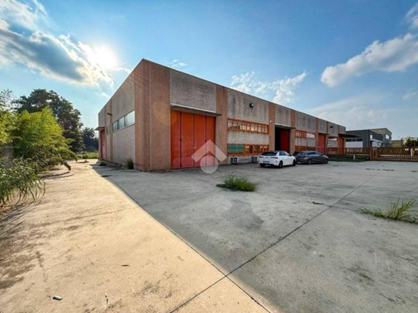 locale commerciale in vendita a Sant'Angelo Lodigiano