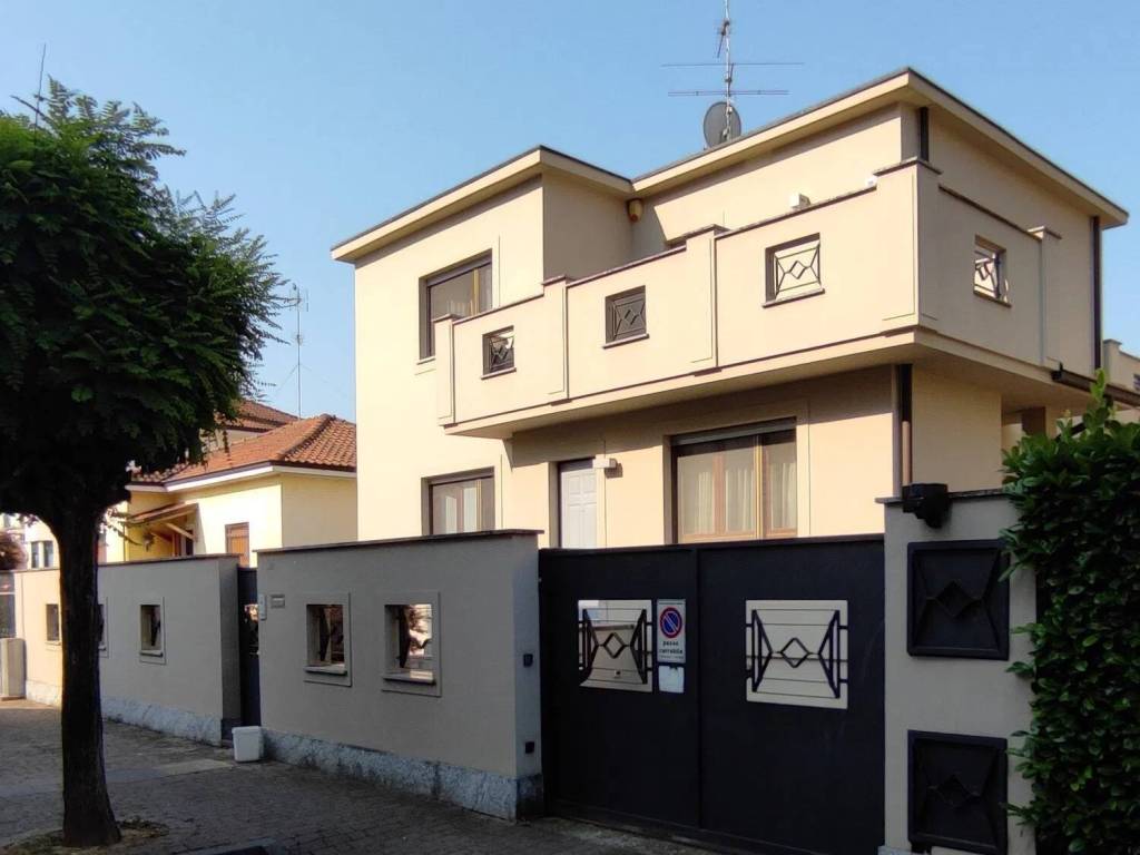 casa indipendente in vendita a Sant'Angelo Lodigiano