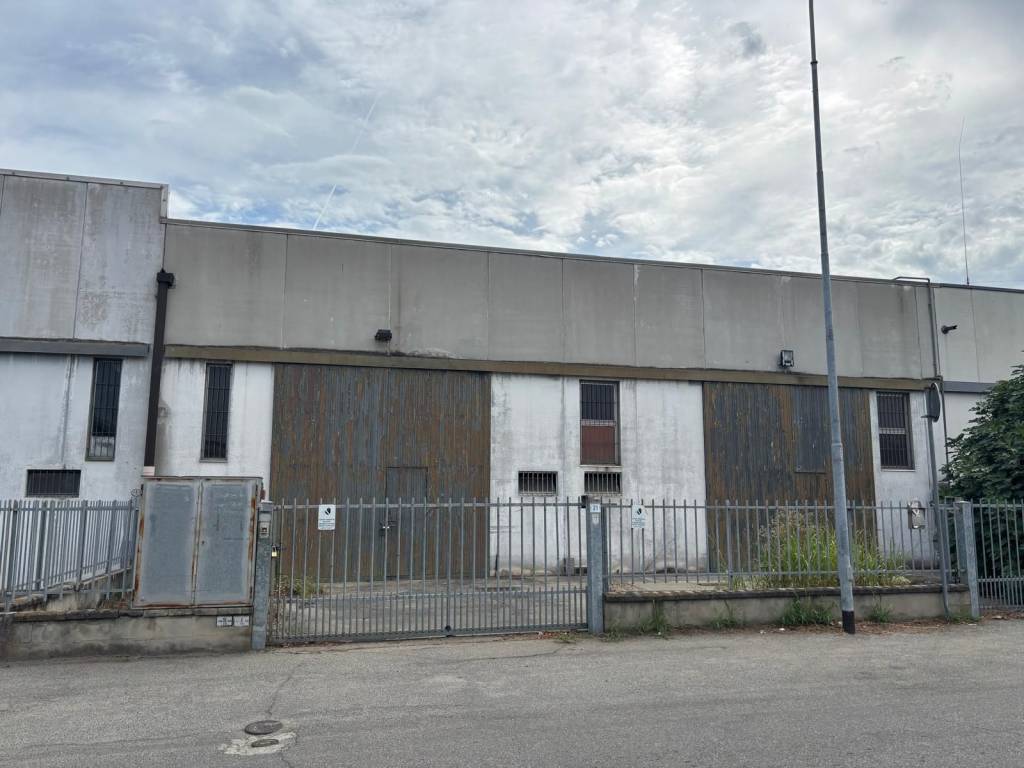 locale commerciale in vendita a Sant'Angelo Lodigiano