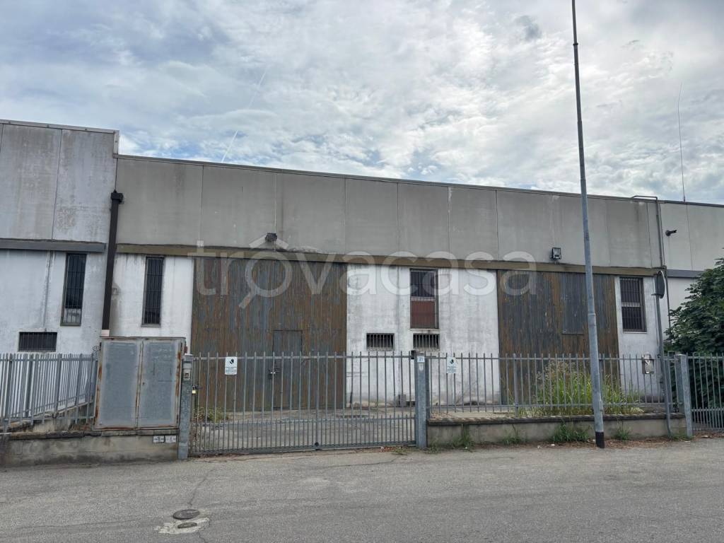 locale commerciale in vendita a Sant'Angelo Lodigiano