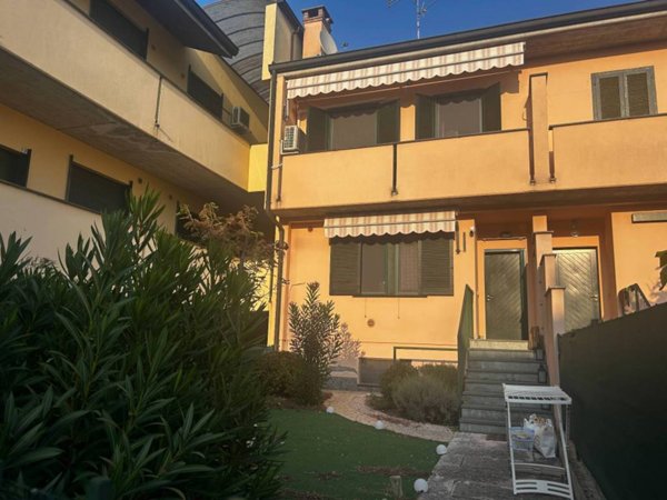 casa indipendente in vendita a Sant'Angelo Lodigiano