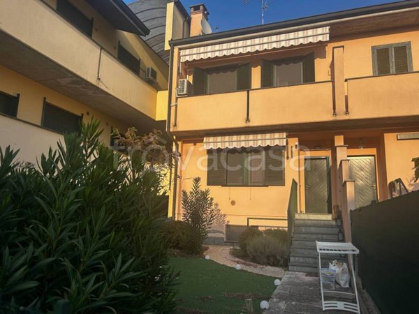 casa indipendente in vendita a Sant'Angelo Lodigiano