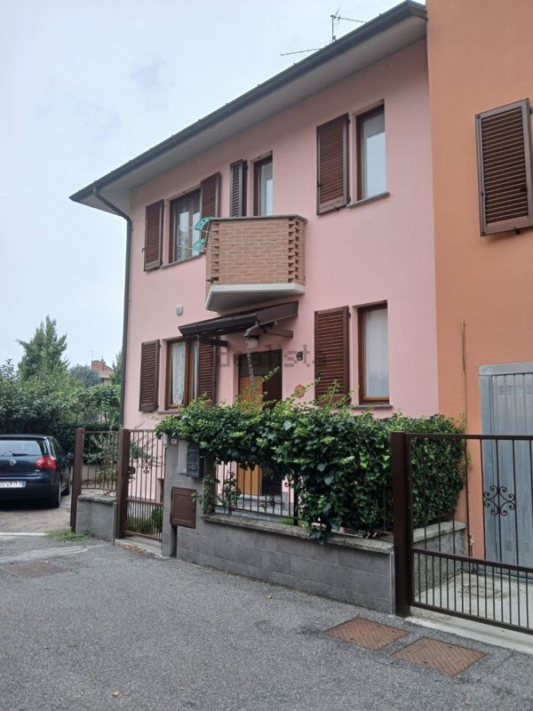 casa indipendente in vendita a Sant'Angelo Lodigiano