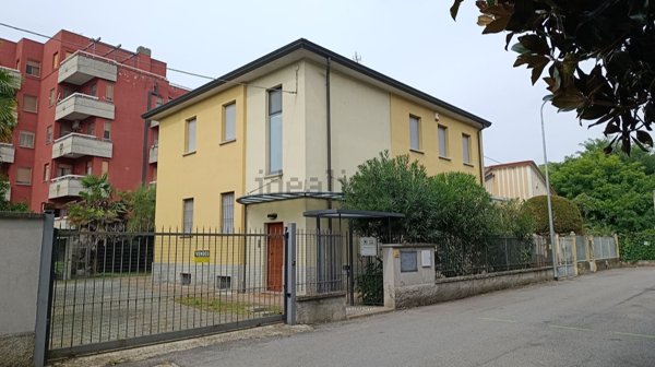 casa indipendente in vendita a Sant'Angelo Lodigiano