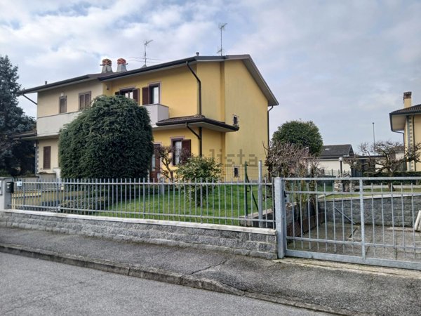 casa indipendente in vendita a Sant'Angelo Lodigiano