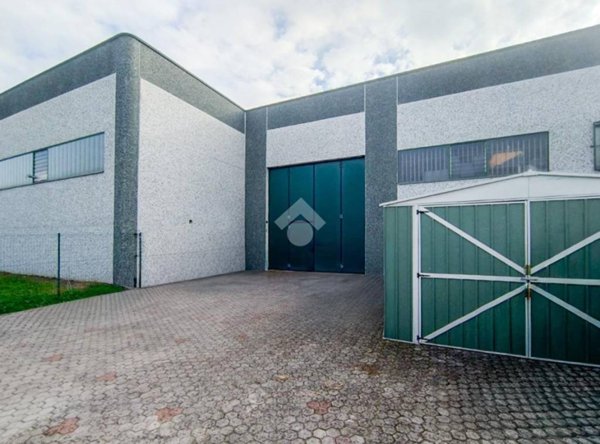 locale commerciale in vendita a Sant'Angelo Lodigiano