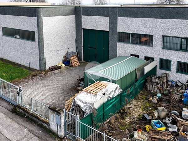 locale commerciale in vendita a Sant'Angelo Lodigiano