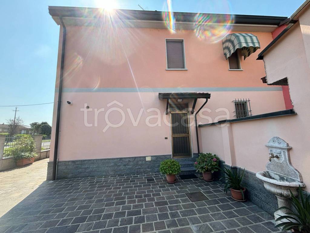 casa indipendente in vendita a Sant'Angelo Lodigiano