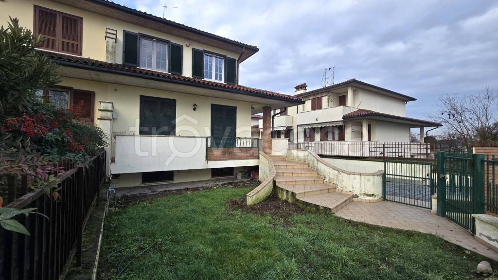 casa indipendente in vendita a Sant'Angelo Lodigiano