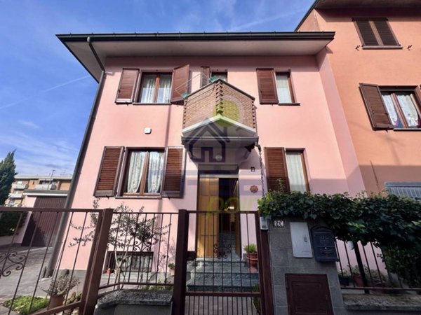 casa indipendente in vendita a Sant'Angelo Lodigiano