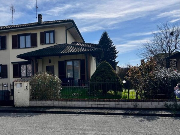 casa indipendente in vendita a Sant'Angelo Lodigiano