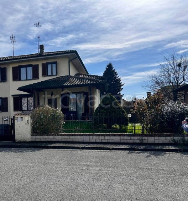 casa indipendente in vendita a Sant'Angelo Lodigiano