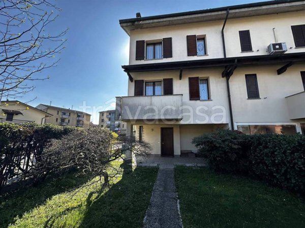 casa indipendente in vendita a Sant'Angelo Lodigiano