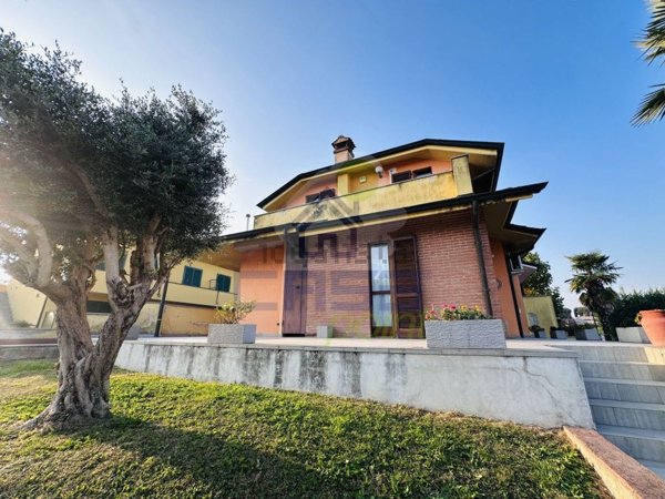 casa indipendente in vendita a Sant'Angelo Lodigiano