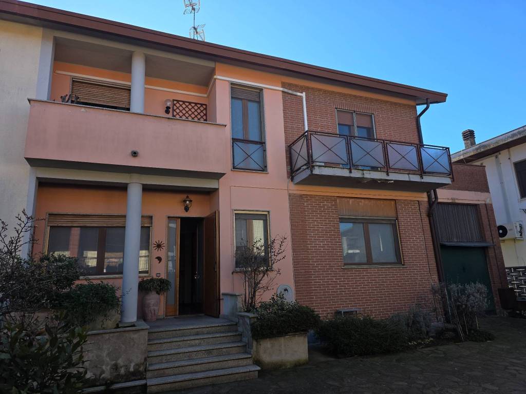 casa indipendente in vendita a Sant'Angelo Lodigiano