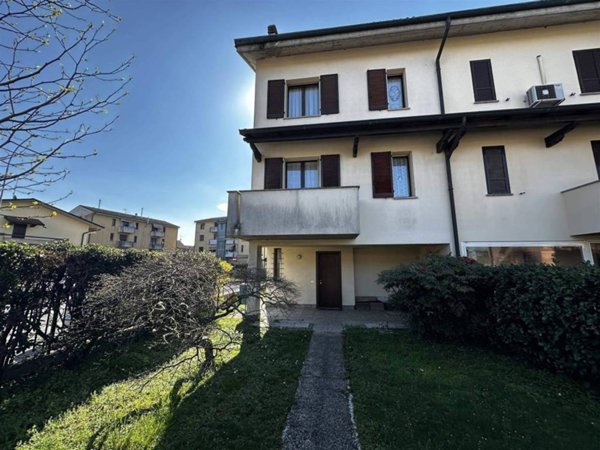 casa indipendente in vendita a Sant'Angelo Lodigiano