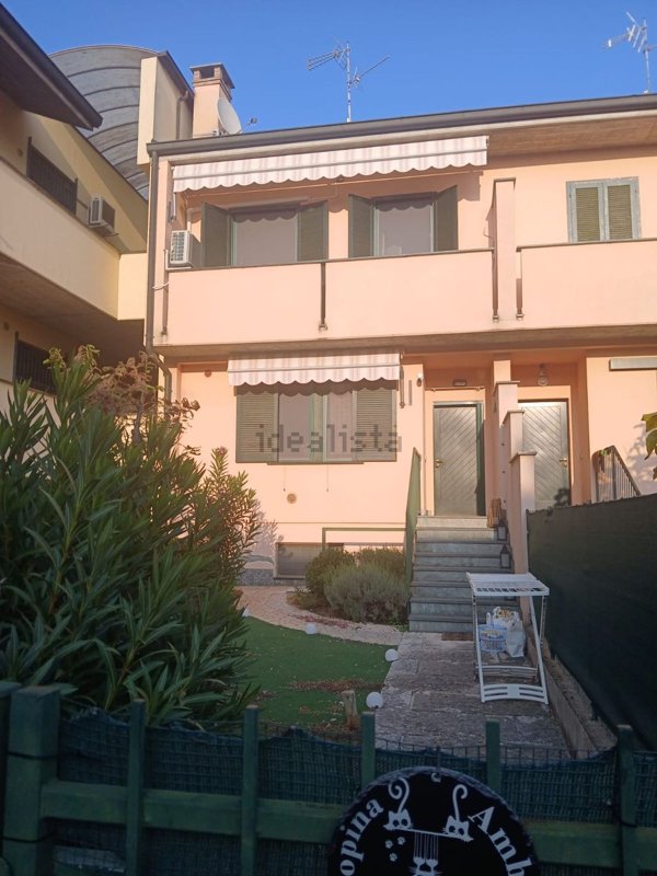 casa indipendente in vendita a Sant'Angelo Lodigiano