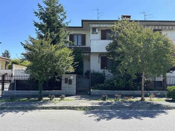 casa indipendente in vendita a Sant'Angelo Lodigiano