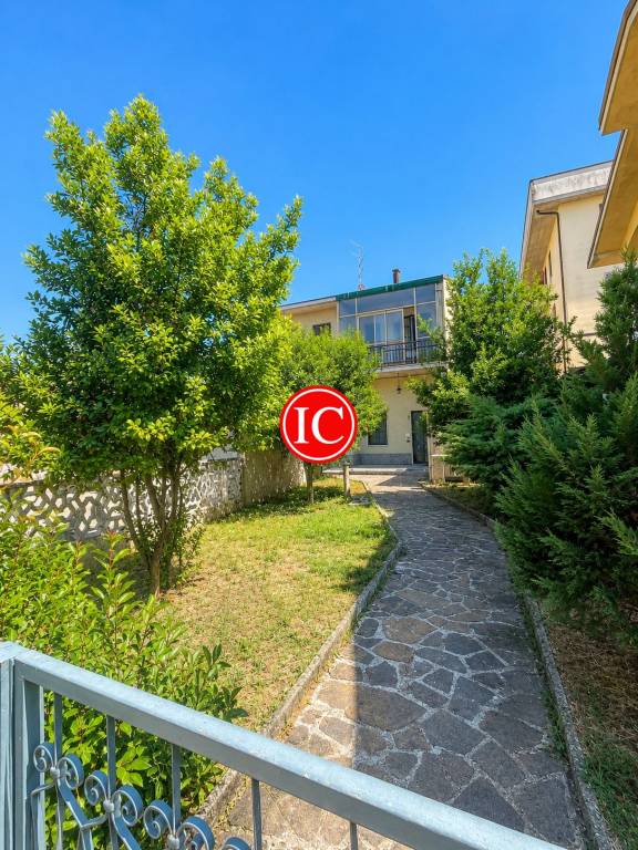 casa indipendente in vendita a Sant'Angelo Lodigiano