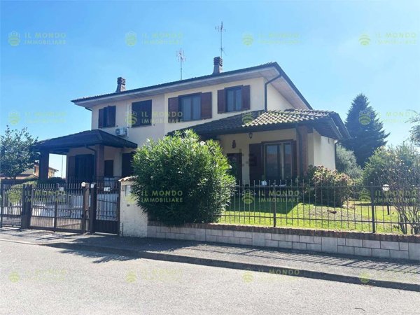 casa indipendente in vendita a Sant'Angelo Lodigiano