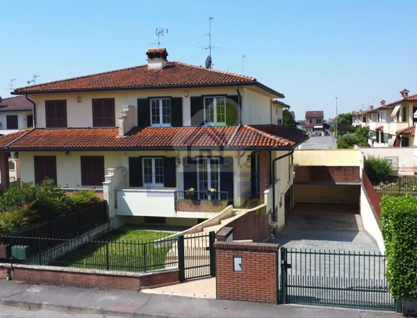 casa indipendente in vendita a Sant'Angelo Lodigiano