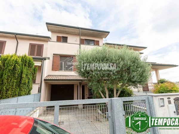 casa indipendente in vendita a Sant'Angelo Lodigiano