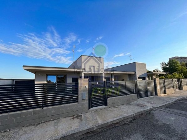 casa indipendente in vendita a Sant'Angelo Lodigiano