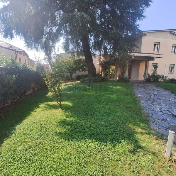 casa indipendente in vendita a Sant'Angelo Lodigiano