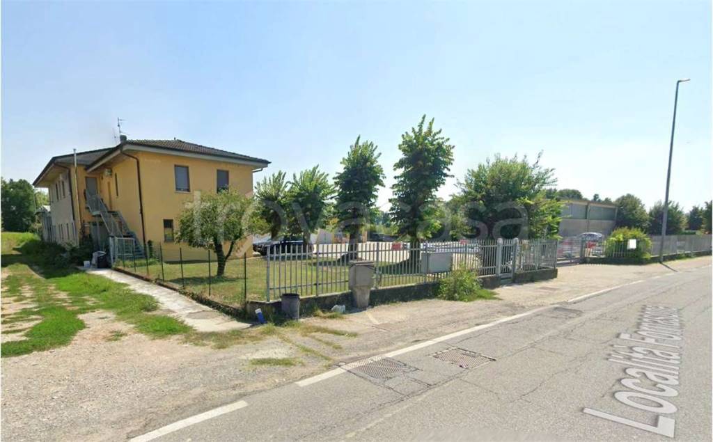 locale commerciale in vendita a Santo Stefano Lodigiano in zona Fornasone