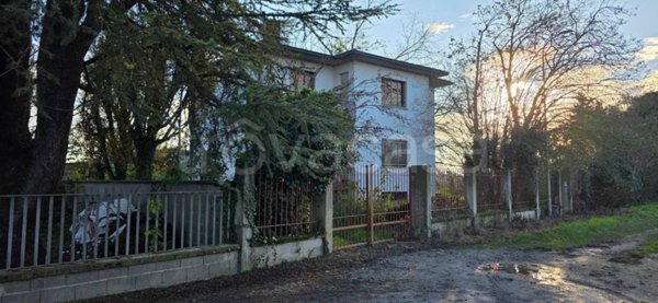 casa indipendente in vendita a Santo Stefano Lodigiano