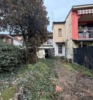casa indipendente in vendita a Santo Stefano Lodigiano in zona San Rocco