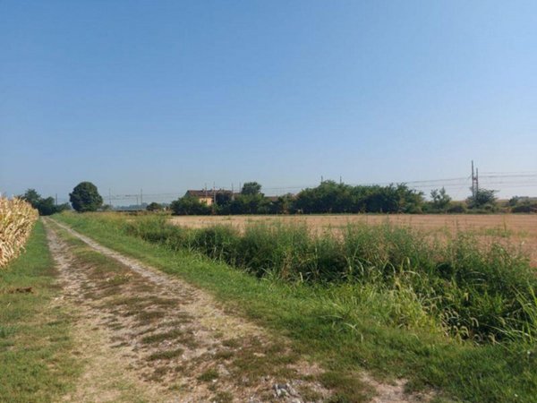 terreno edificabile in vendita a Secugnago