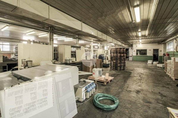 locale commerciale in vendita a Secugnago