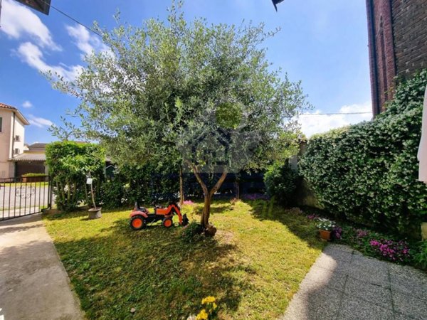 casa indipendente in vendita a Secugnago