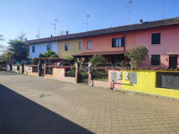 casa indipendente in vendita a Senna Lodigiana in zona Mirabello