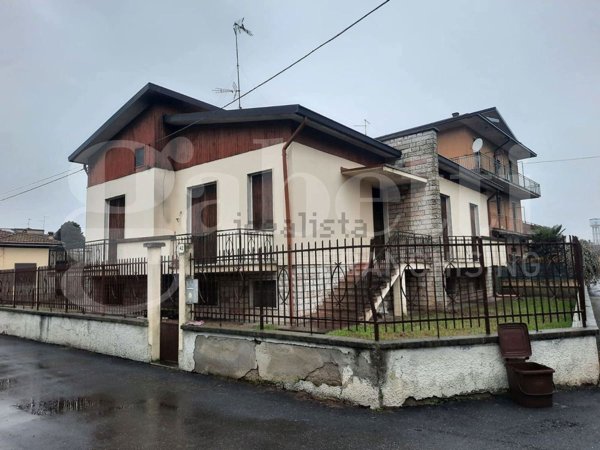 casa indipendente in vendita a Senna Lodigiana