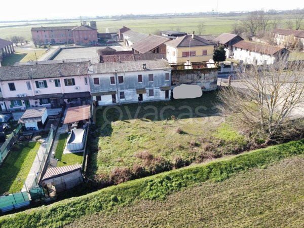 casa indipendente in vendita a Somaglia in zona San Martino Pizzolano
