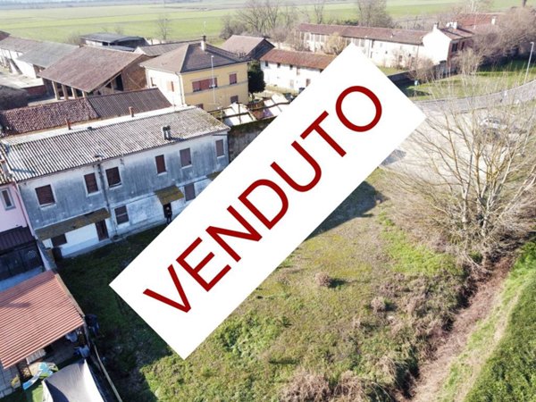 casa indipendente in vendita a Somaglia in zona San Martino Pizzolano