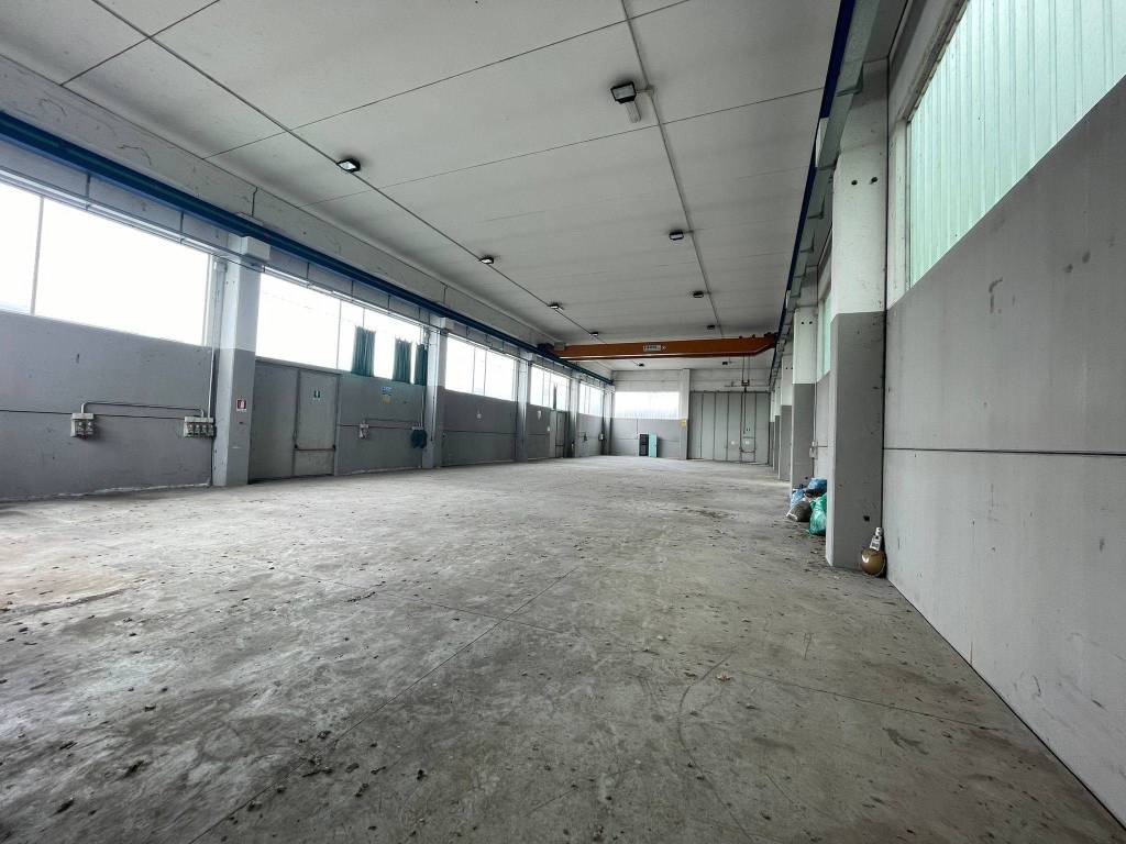 capannone in vendita a Somaglia