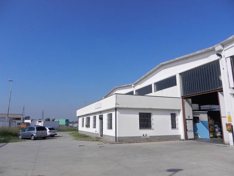 locale commerciale in vendita a Somaglia