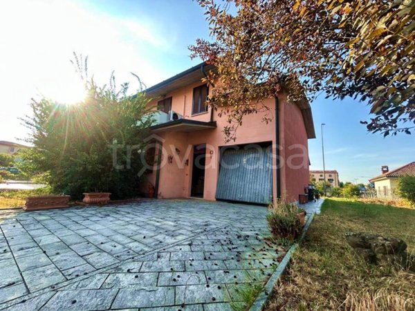 casa indipendente in vendita a Somaglia in zona San Martino Pizzolano
