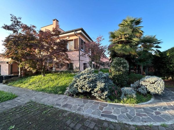 casa indipendente in vendita a Tavazzano con Villavesco