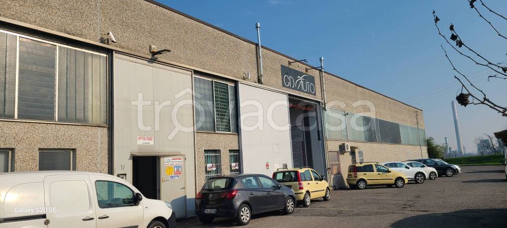 locale commerciale in vendita a Tavazzano con Villavesco