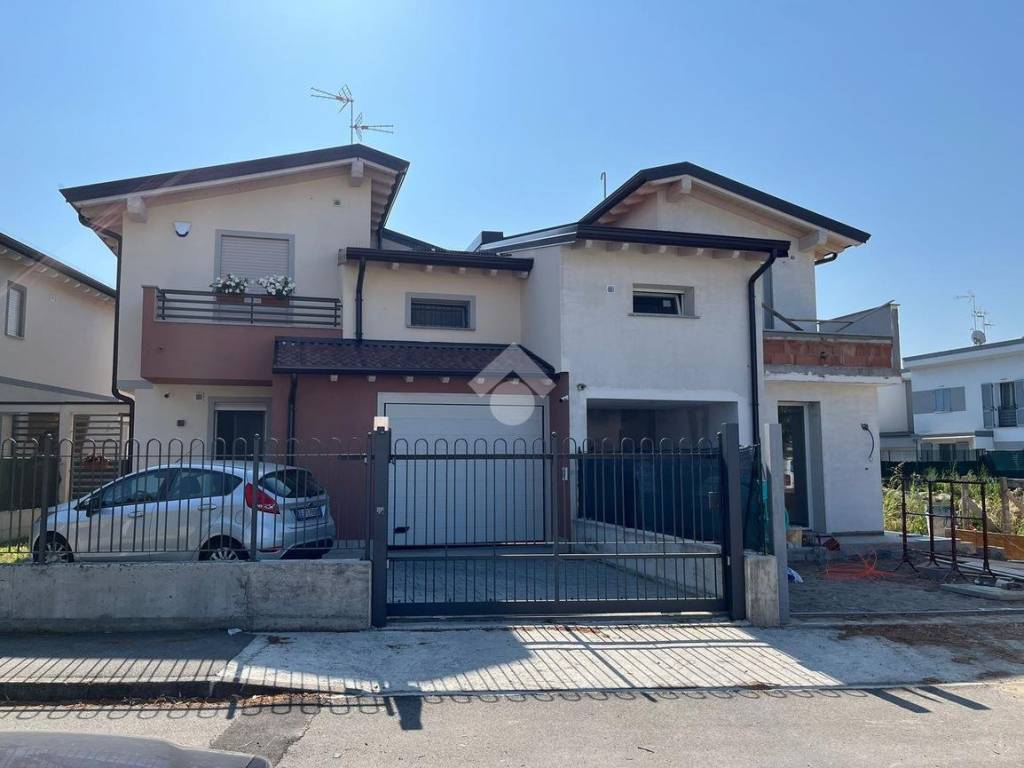 casa indipendente in vendita a Tavazzano con Villavesco