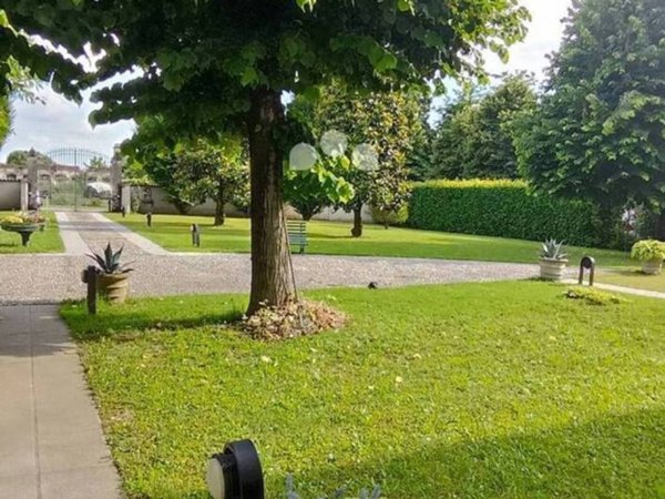 casa indipendente in vendita a Tavazzano con Villavesco in zona Tavazzano