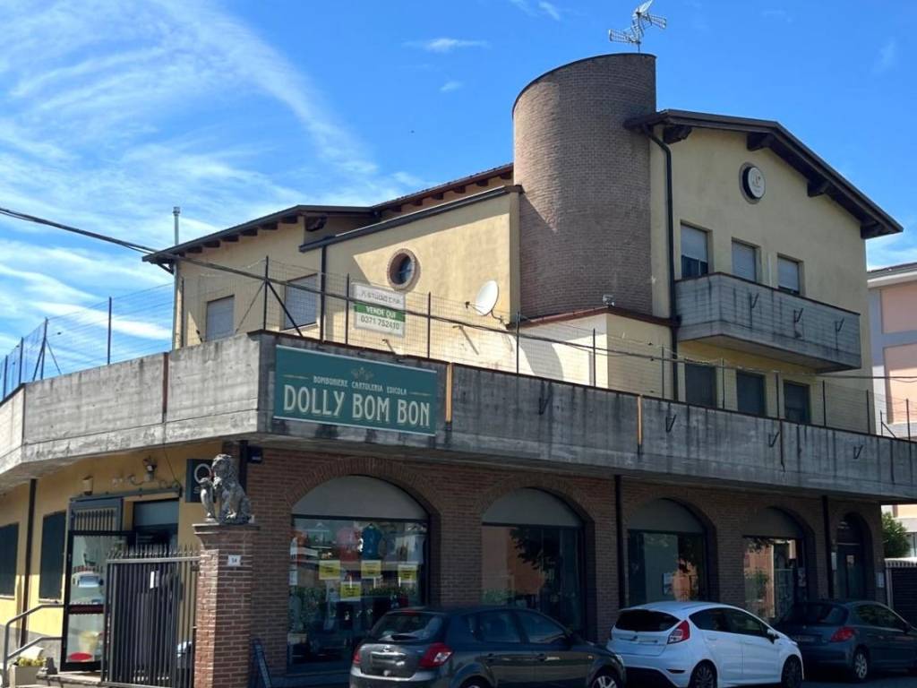 casa indipendente in vendita a Tavazzano con Villavesco in zona Tavazzano